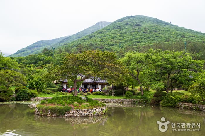 Ullimsanbang House (진도 운림산방)