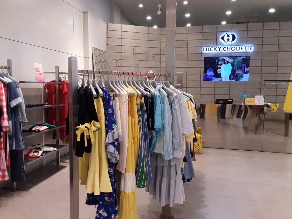 Kolon Lucky Chouette - Lotte Gimhae Branch [Tax Refund Shop] (코오롱 럭키슈에뜨 롯데김해)