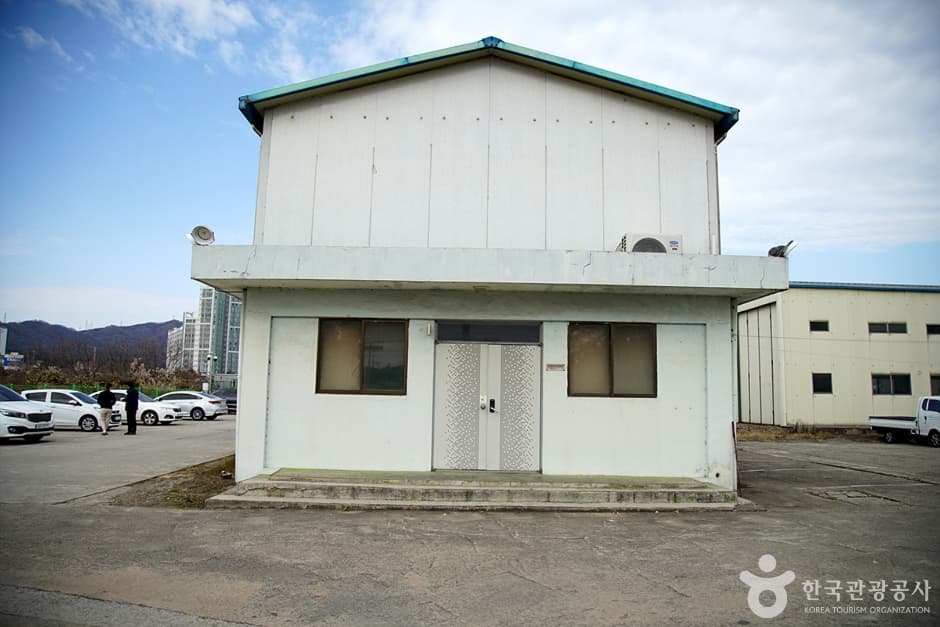 Donghae Station Railroad Experience Center (동해역 (철도체험학습장)