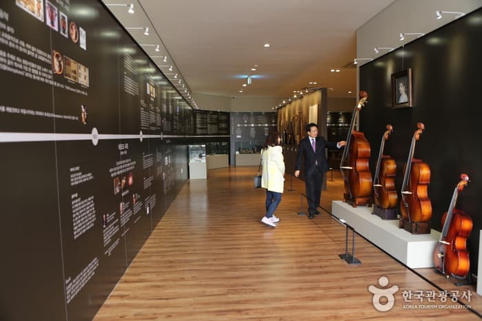 PRAUM Musical Instrument Museum (프라움악기박물관)