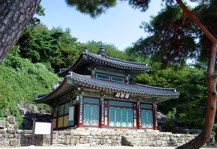 Maneosa Temple (만어사)