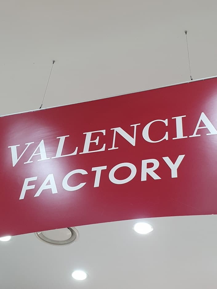 Valencia - Lotte Factory Gasan Branch [Tax Refund Shop] (발렌시아 롯데팩토리 가산)