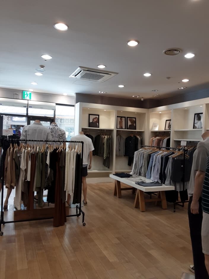 The Handsome Club Monaco - Shinsegae Paju Branch [Tax Refund Shop] (한섬 클럽모나코 신세계파주)