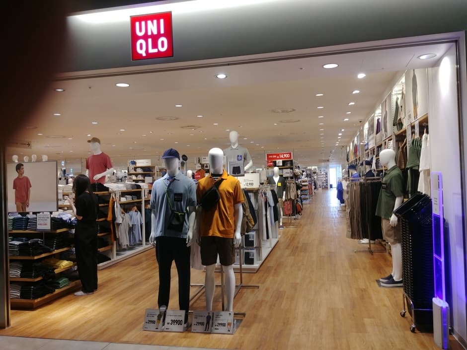 Uniqlo - Shinsegae Daegu Branch [Tax Refund Shop] (유니클로 신세계대구)