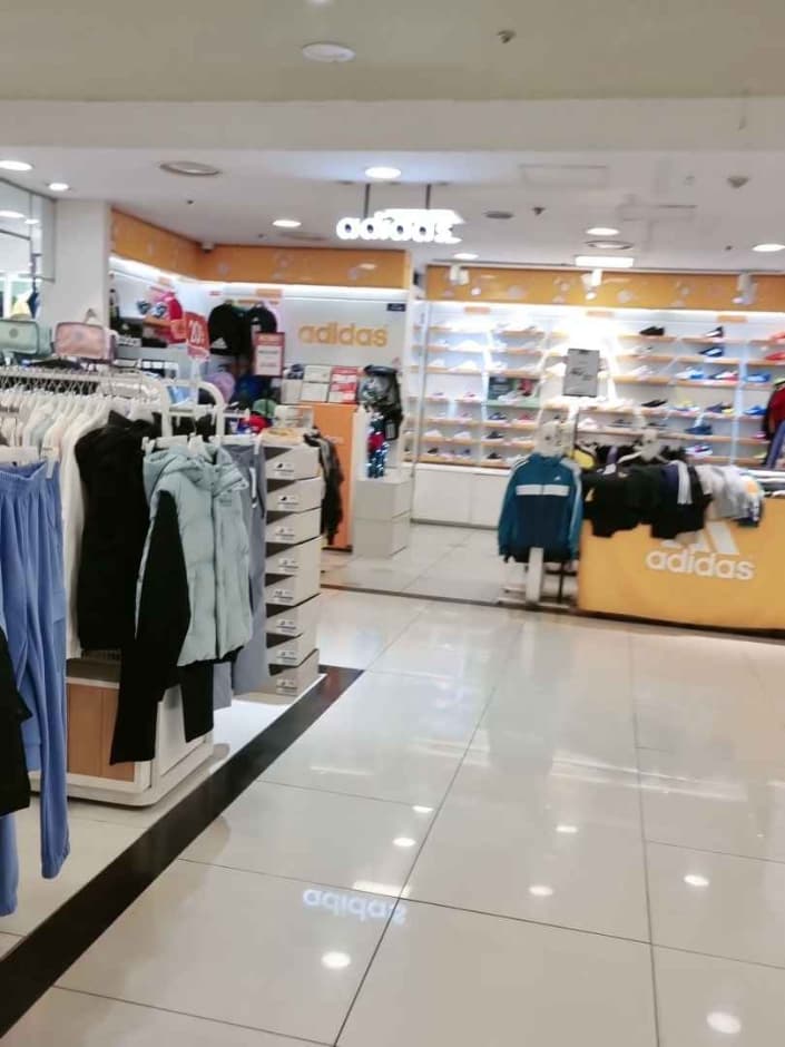 Adidas Kids - 2001 Outlet Junggye Branch [Tax Refund Shop]  (아디다스키즈 2001아울렛 중계)