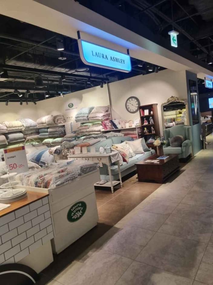 Laura Ashley [Tax Refund Shop] (로라애슐리)