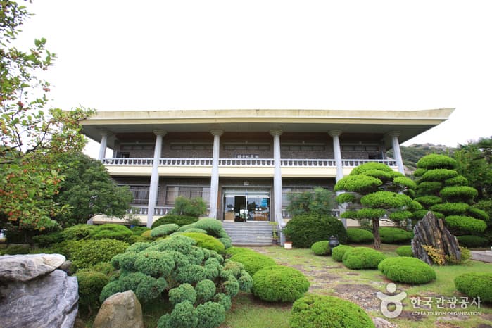 Namnong Memorial Hall (남농기념관)