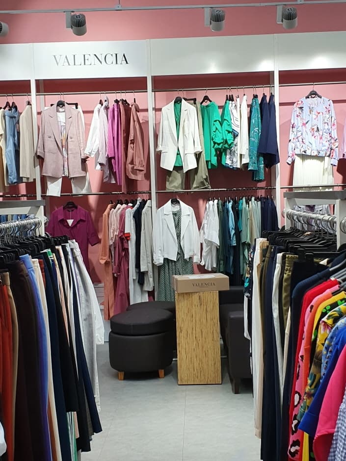 Valencia - Lotte Factory Gasan Branch [Tax Refund Shop] (발렌시아 롯데팩토리 가산)