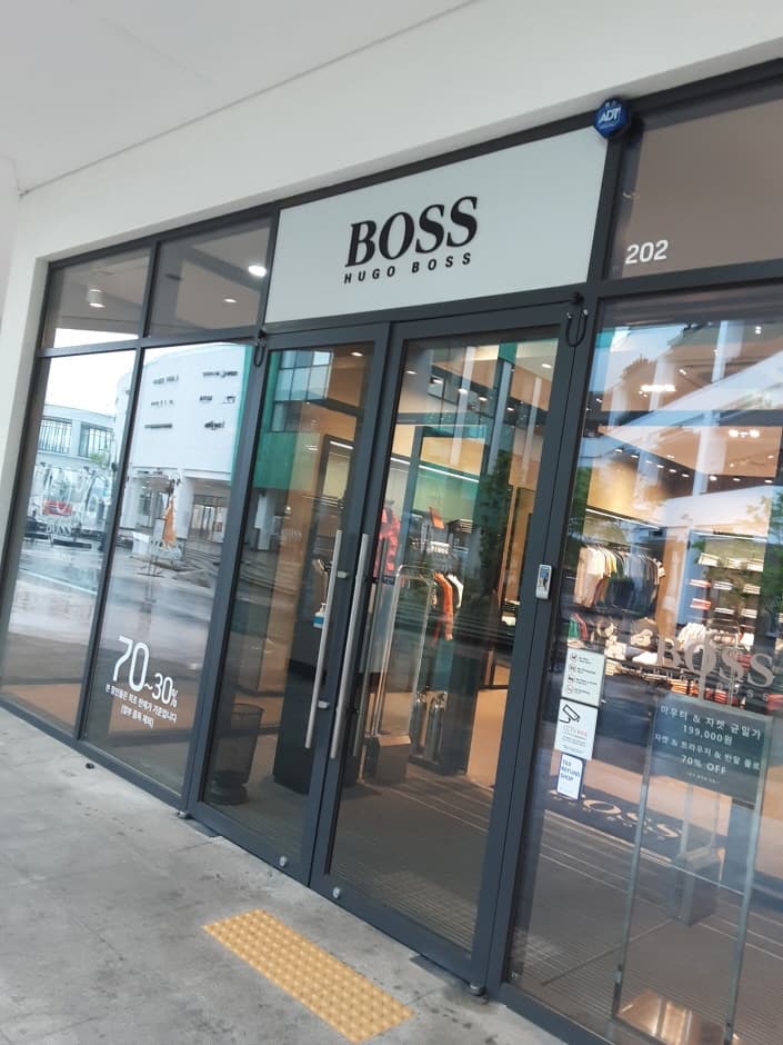 Hugo Boss - Hyundai Outlets Gimpo Branch [Tax Refund Shop] (휴고보스 현대아울렛 김포점)