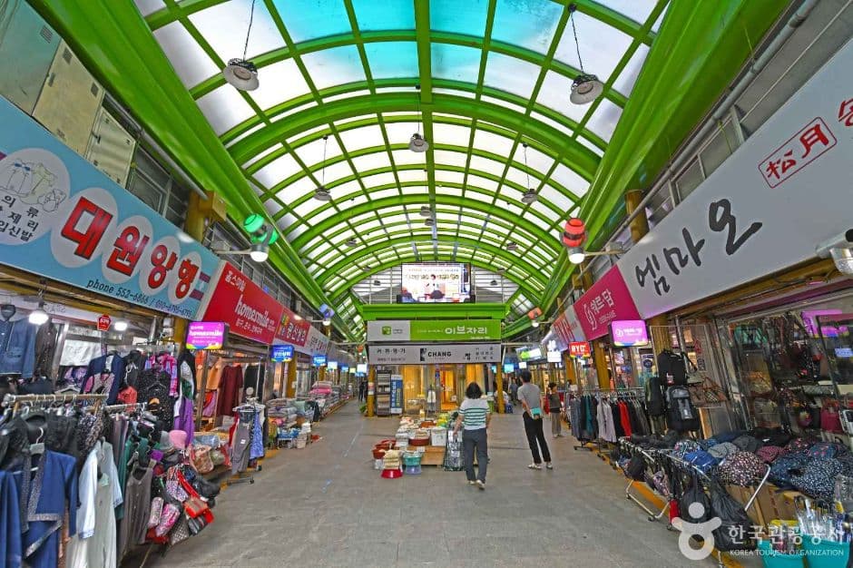 Hwangji Jayu Market(황지 자유시장)