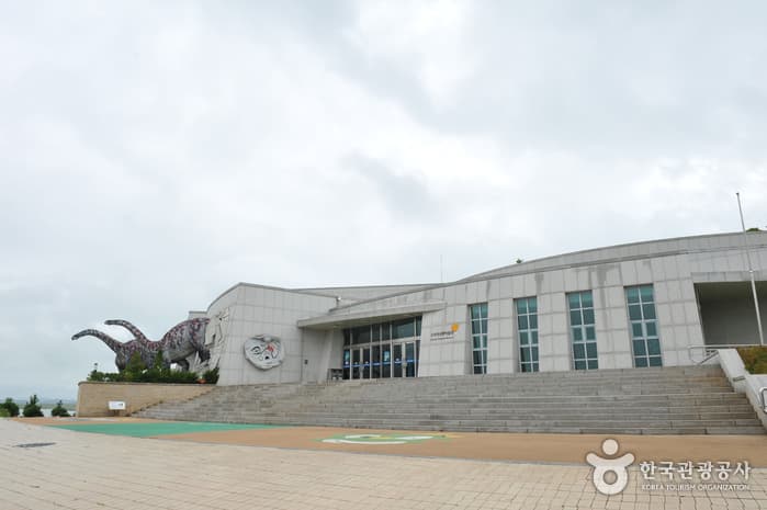 Tracksite of Dinosaurs, Pterosaurs, and Birds in Uhang-ri (우항리 공룡화석자연사유적지)