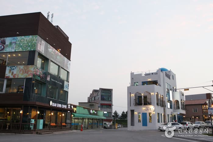 Anmokhaebyeon Beach (안목해변)