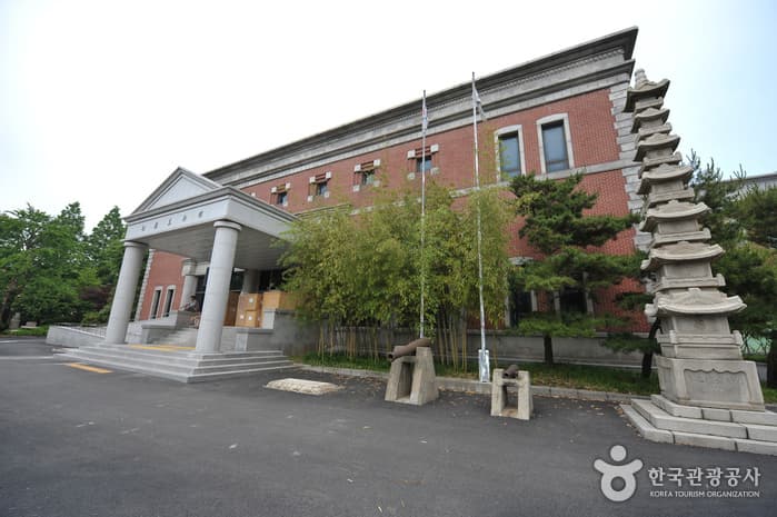 Songam Art Museum (송암미술관)