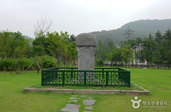 Tomb of General Gwon Yul (권율장군묘)