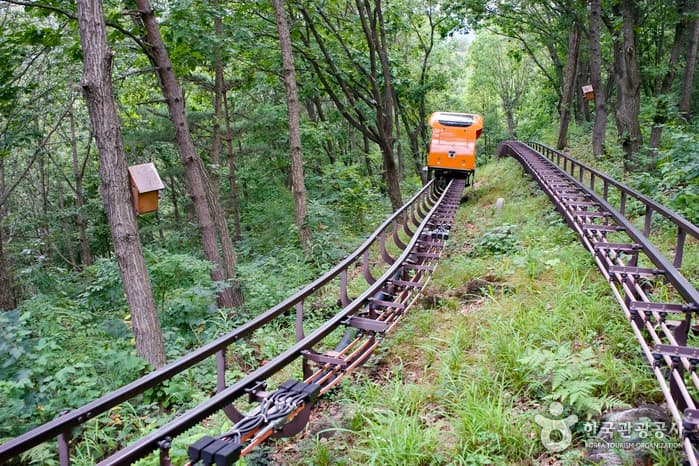 Cheongpungho Scenic Monorail (청풍호 관광모노레일)