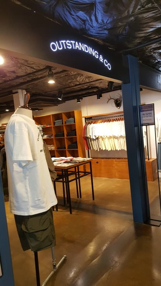 Outstanding & Co - COMMON GROUND Branch [Tax Refund Shop] (아웃스탠딩 건대커먼그라운드)
