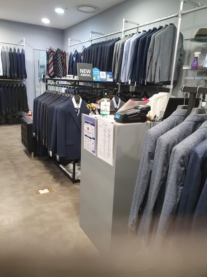 Basso - Lotte Factory Gasan Branch [Tax Refund Shop] (바쏘 롯데팩토리 가산)