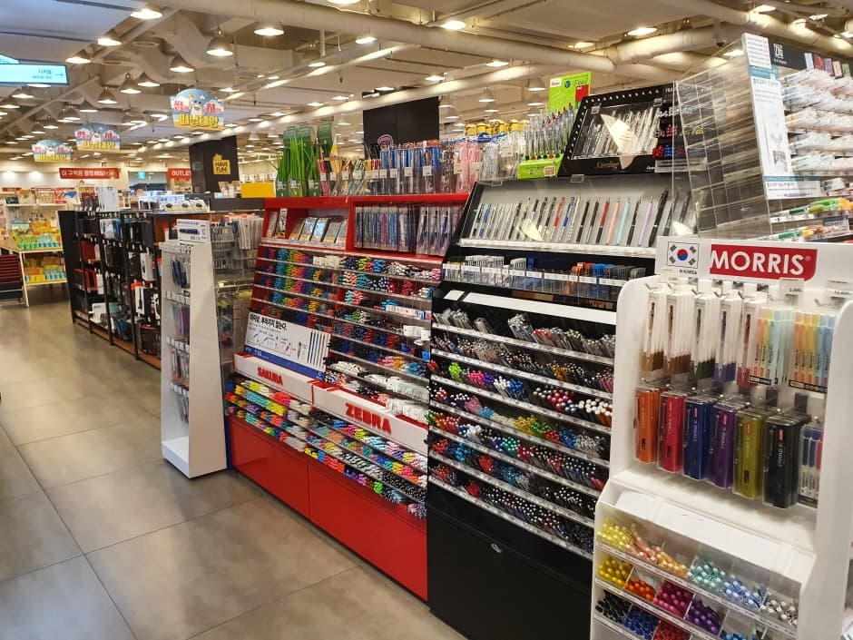 Artbox - Bucheon Branch [Tax Refund Shop] (아트박스 부천)