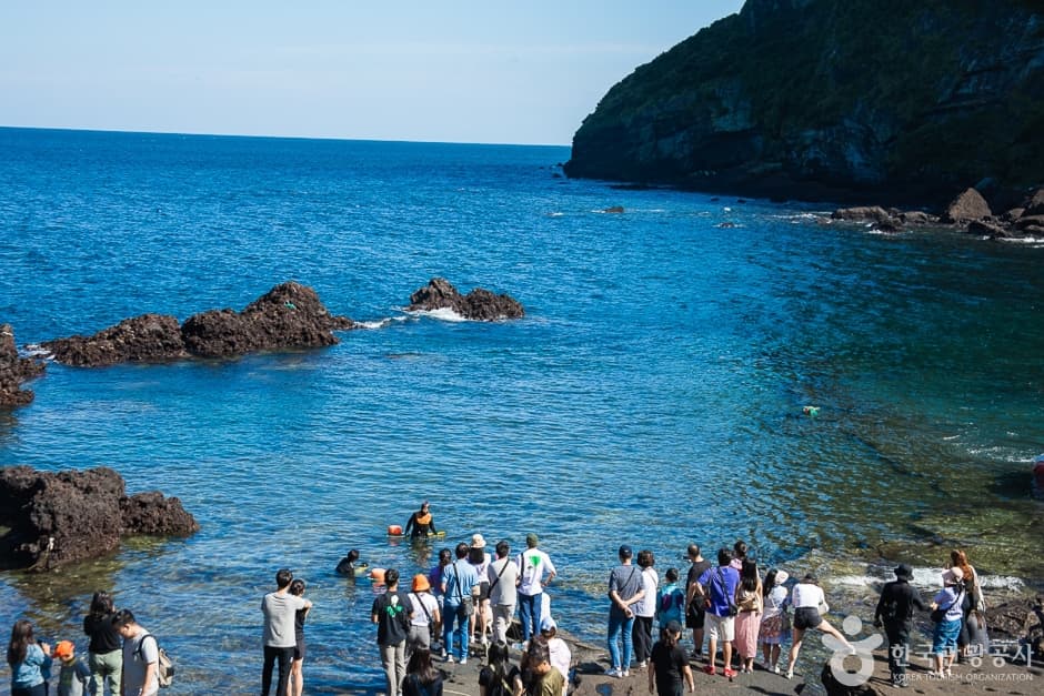 Seongsanpo Haenyeo Gongyeonjang (성산포 해녀물질공연장)