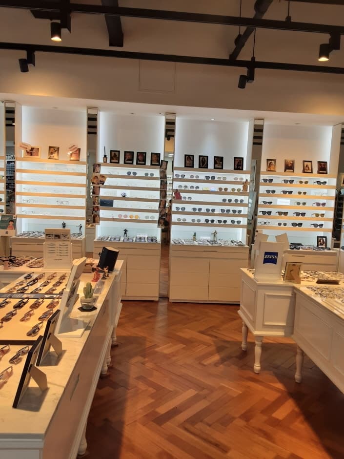 Second Face - Gyeongju Jungang Branch [Tax Refund Shop] (세컨페이스 경주중앙점)