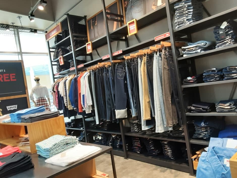 Levi’S - Lotte Outlets Gimhae Branch [Tax Refund Shop] (리바이스 롯데아울렛 김해점)