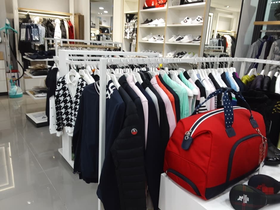 Hazzys Golf - Sinjeju Branch [Tax Refund Shop] (헤지스골프 신제주)
