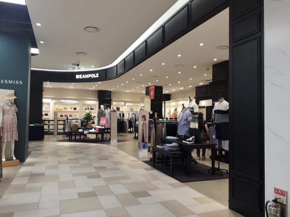 Beanpole - Lotte Mall Gunsan Branch [Tax Refund Shop] (빈폴 롯데몰 군산점)