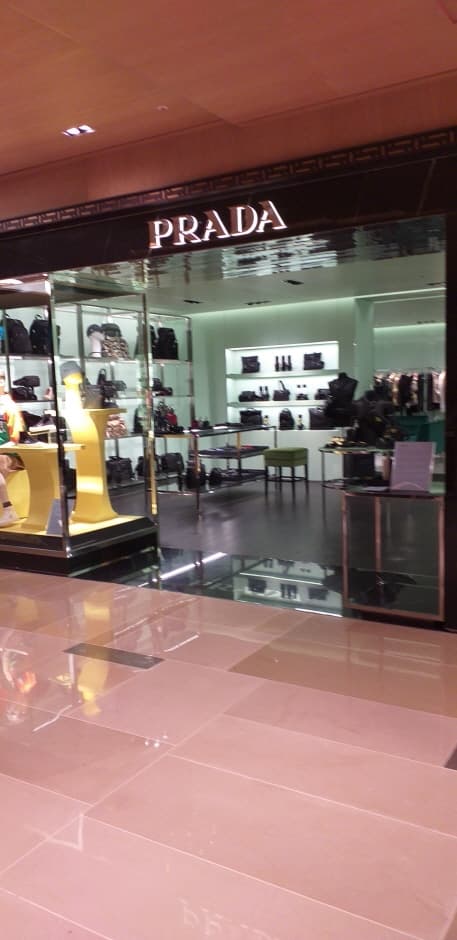 Prada [Tax Refund Shop] (PRADA)