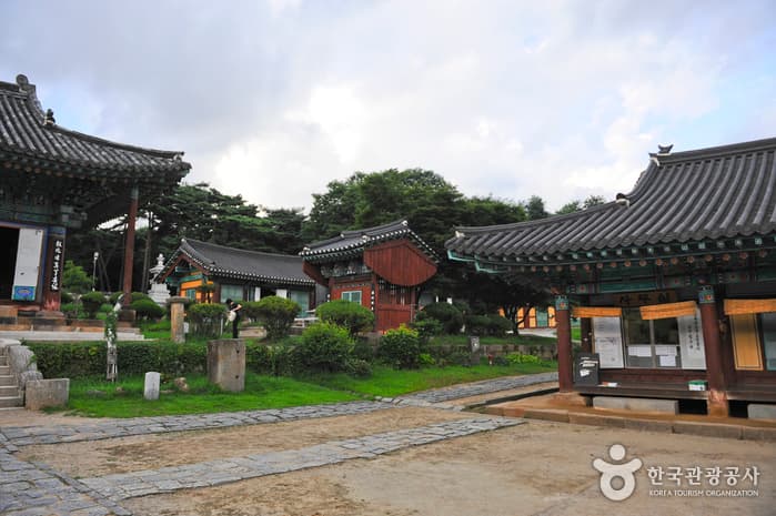 Hwaseong Yongjusa Temple (용주사(화성))
