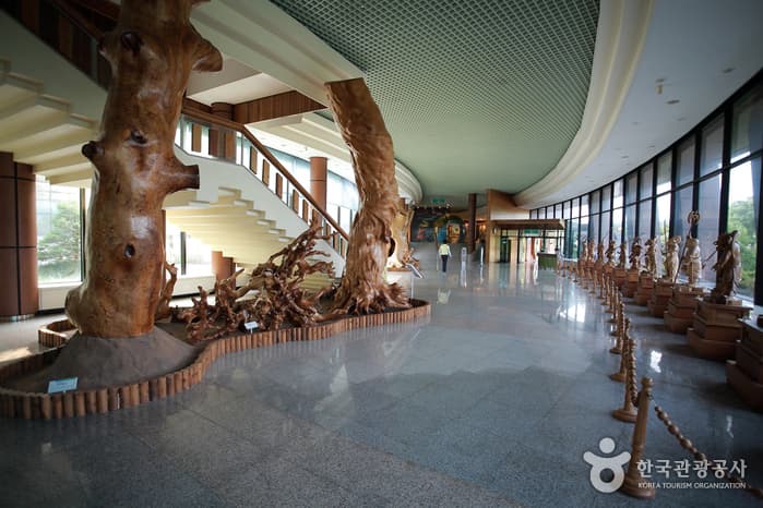 Gyeongsangnam-do Arboretum (경상남도 수목원)