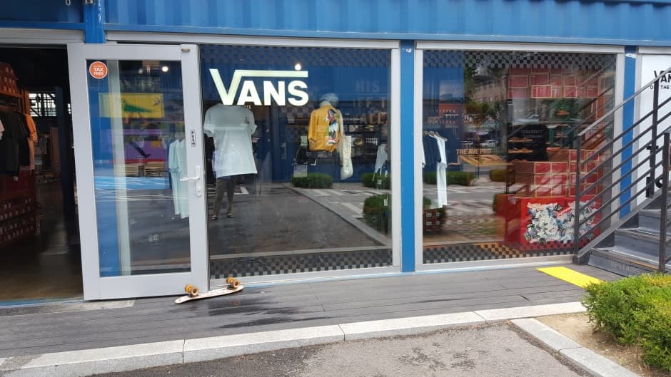 Vans - COMMON GROUND Branch [Tax Refund Shop] (반스 건대커먼그라운드)