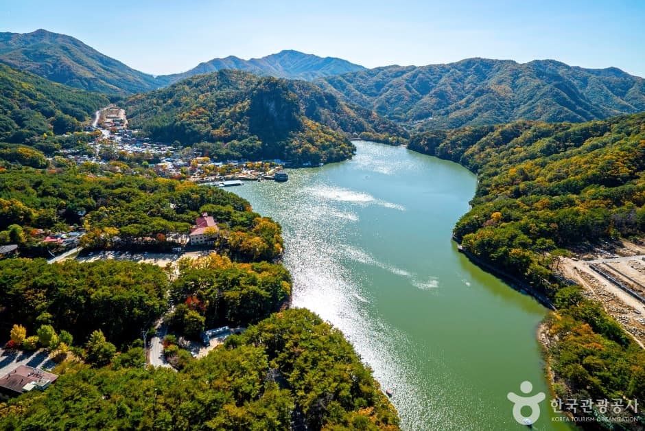 Pocheon Sanjeonghosu Lake (포천 산정호수)