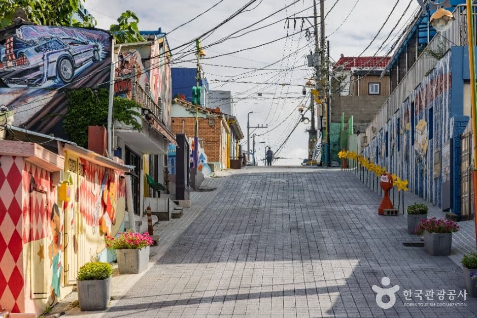 Songwol-dong Fairy Tale Village (송월동 동화마을)