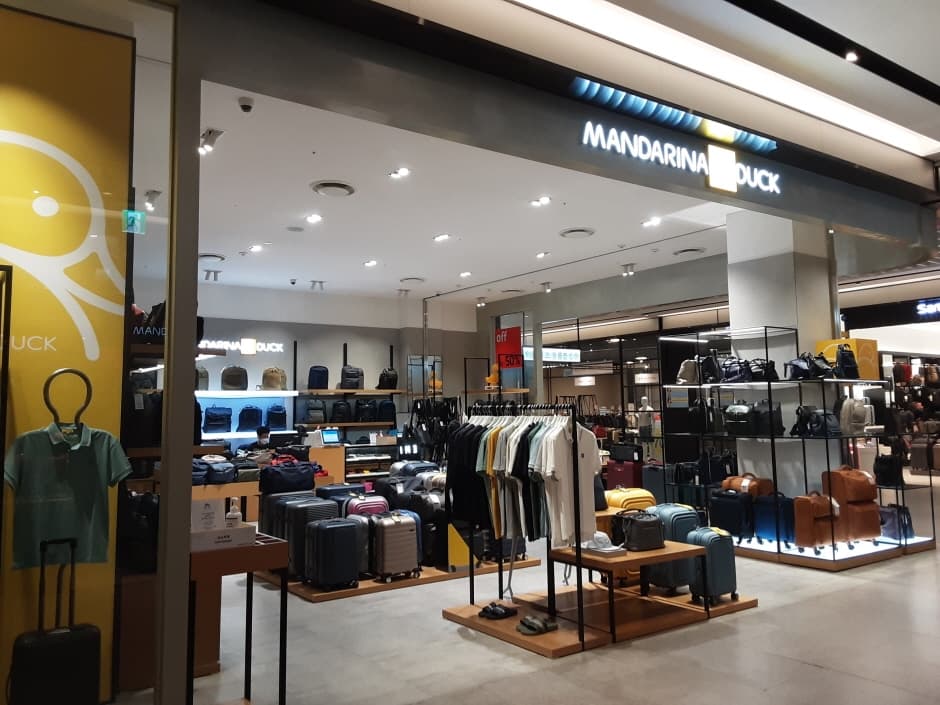 Mandarina Duck - Hyundai Songdo Branch [Tax Refund Shop] (만다리나덕 현대송도)