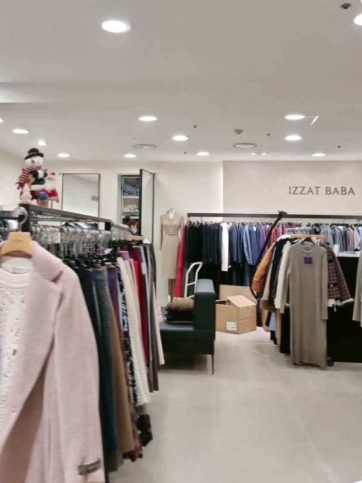 Izzat Baba [Tax Refund Shop] (아이잗바바)