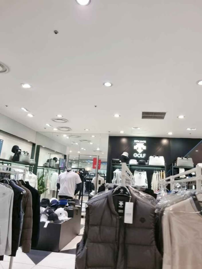 Descente Golf [Tax Refund Shop] (데상트골프)