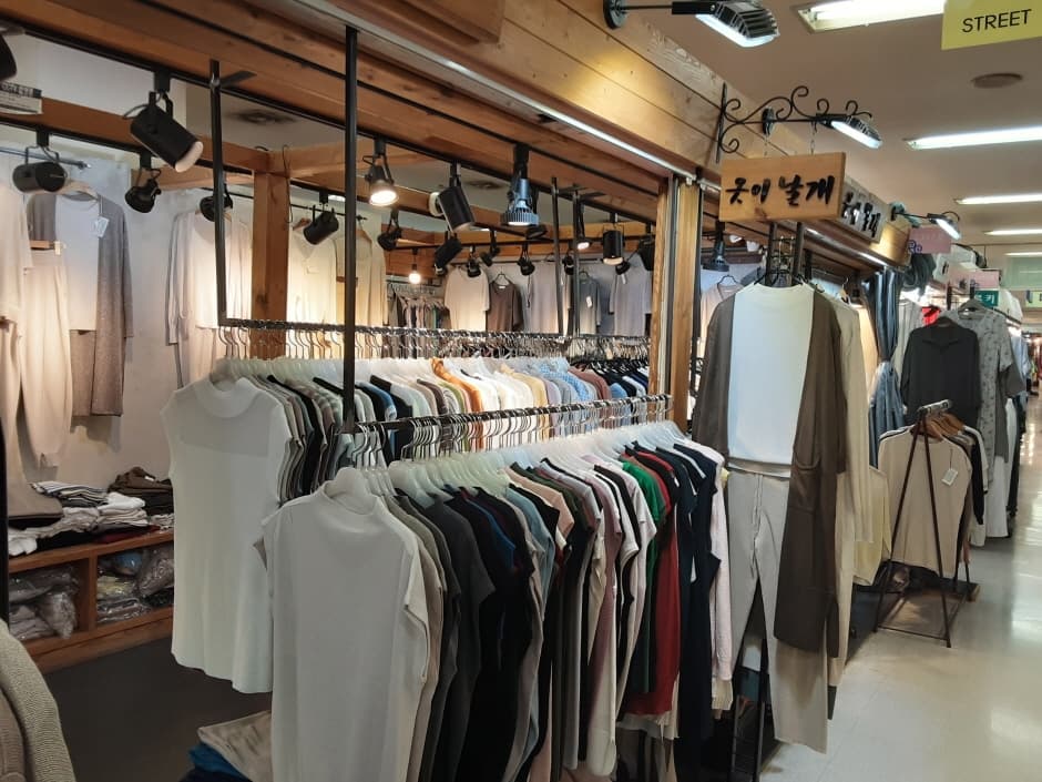 Osi Nalgae - Renecite Branch [Tax Refund Shop] (옷이날개 르네시떼)