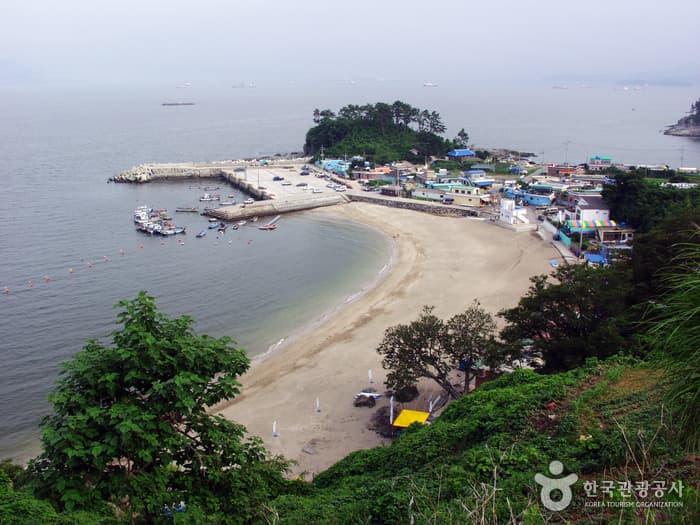 Mosageum Beach (모사금해수욕장)