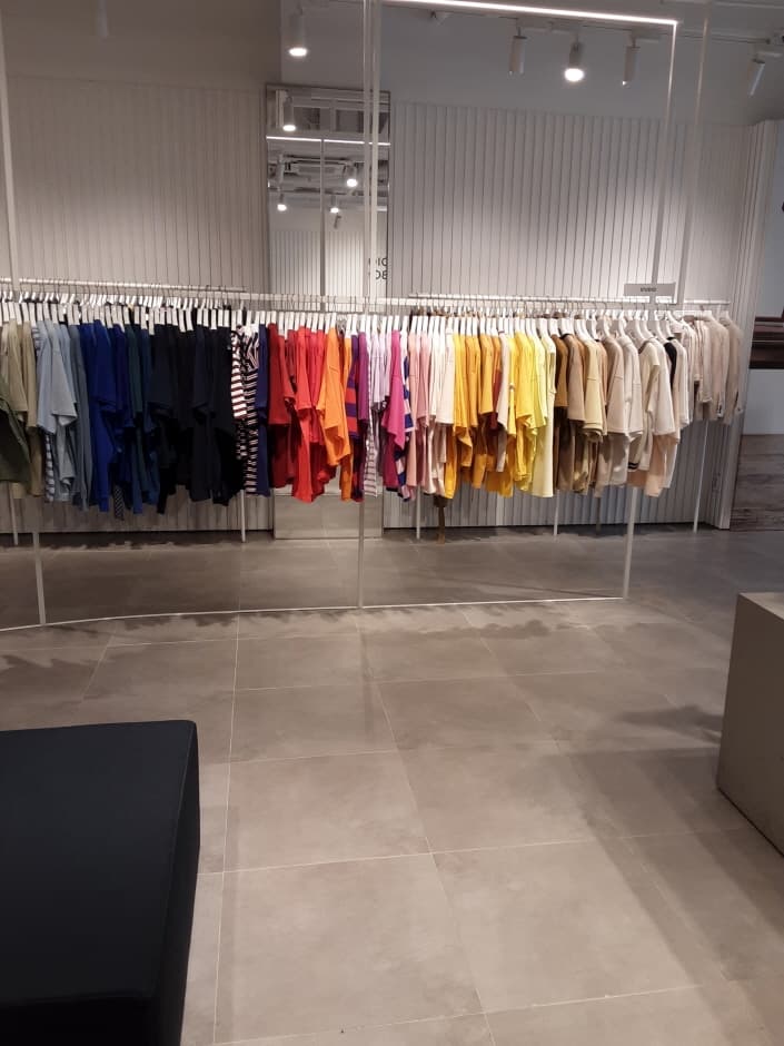 Studio Tomboy - Shinsegae Paju Branch [Tax Refund Shop] (스튜디오톰보이 신세계파주)