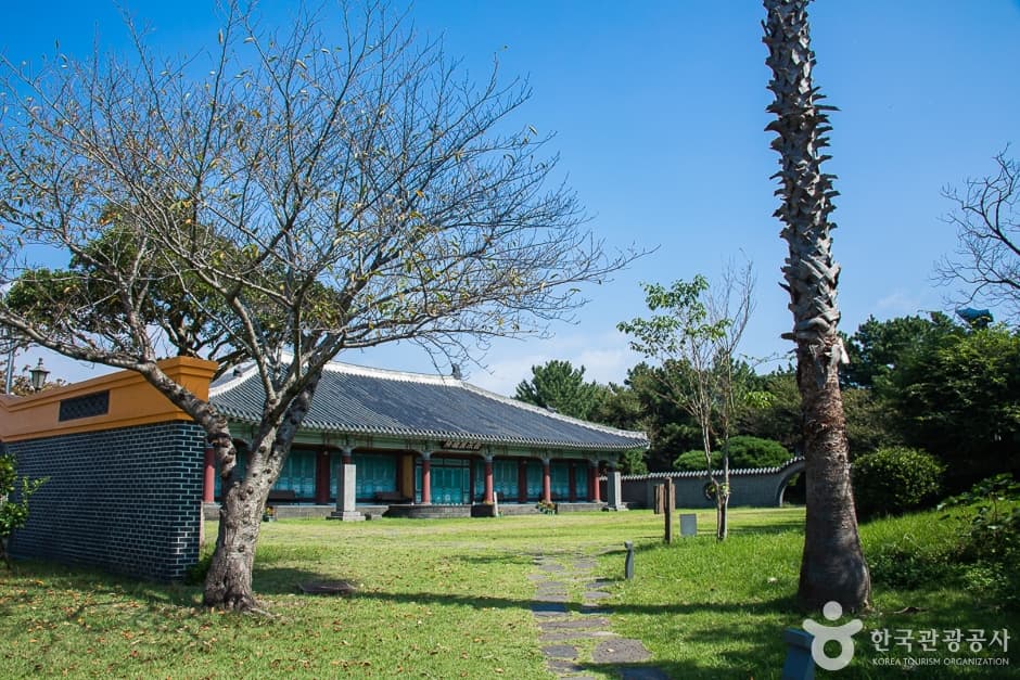 Seobok Exhibition Hall (서복전시관)