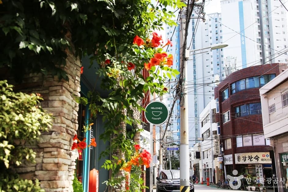 Mangmidangil Street  (망미단길)