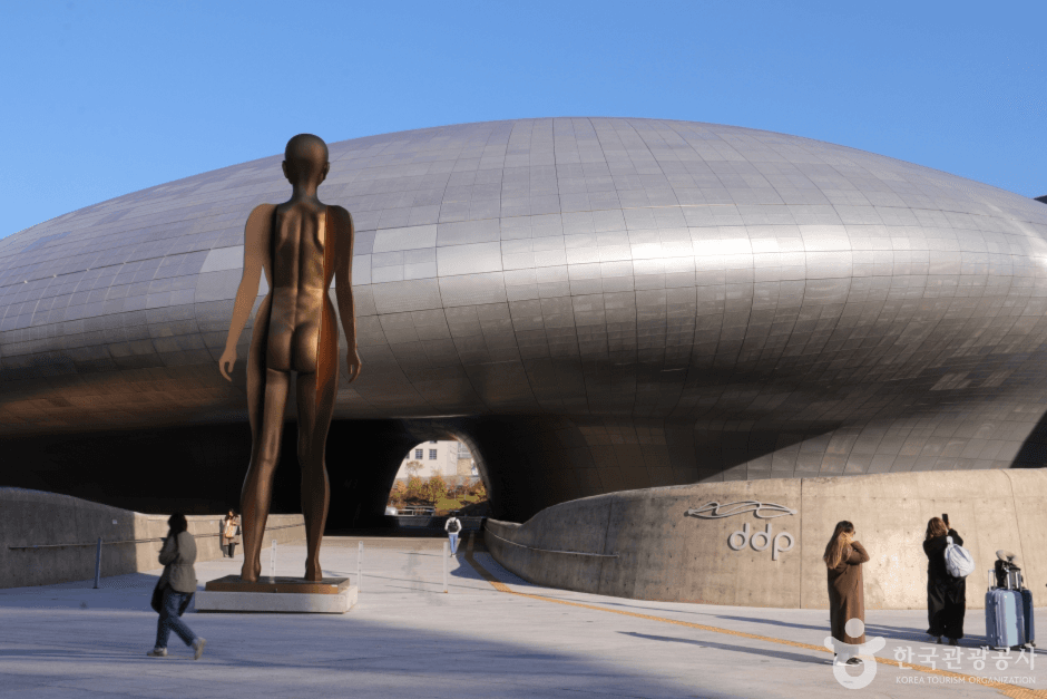 Dongdaemun Design Plaza (동대문디자인플라자 (DDP))