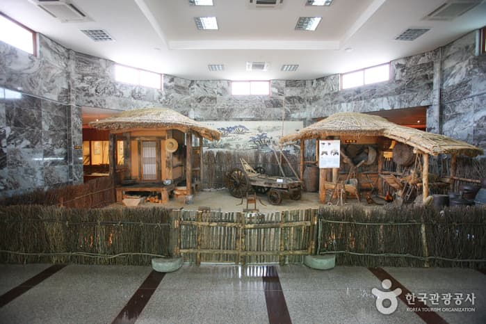 Gapyeong Hyeonam Agricultural Heritage Museum (가평현암농경유물박물관)