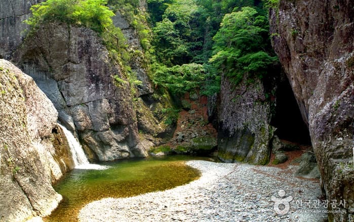 Three Falls of Juwangsan Mountain (주왕산 1.2.3 폭포)