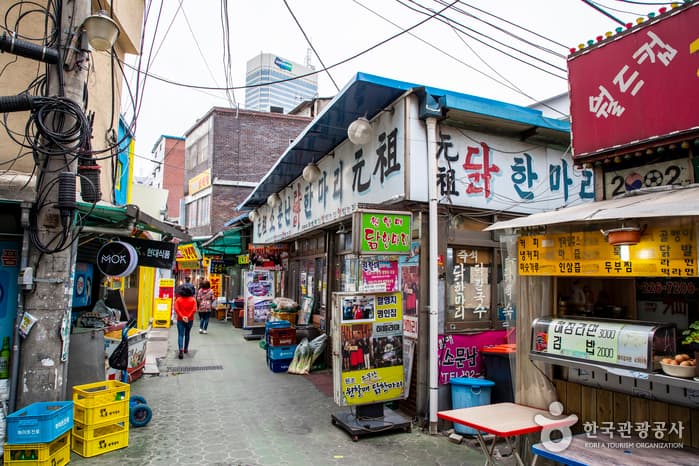 Dongdaemun Dak Hanmari Alley (서울 동대문 닭한마리 골목)