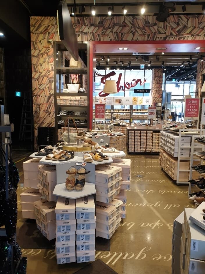 ER Shoopen - Hongdae Branch [Tax Refund Shop] (ER 슈펜 홍대)