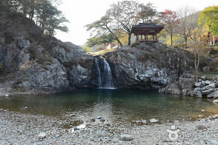 Janggakpokpo Falls (장각폭포)