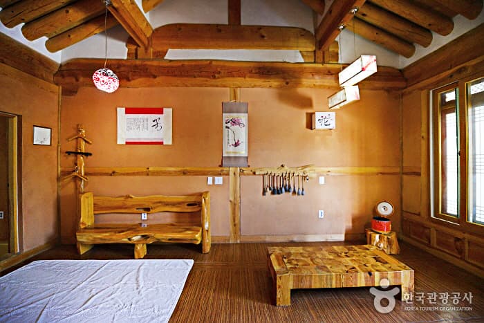 Dagagada Hanok (다가가다한옥)