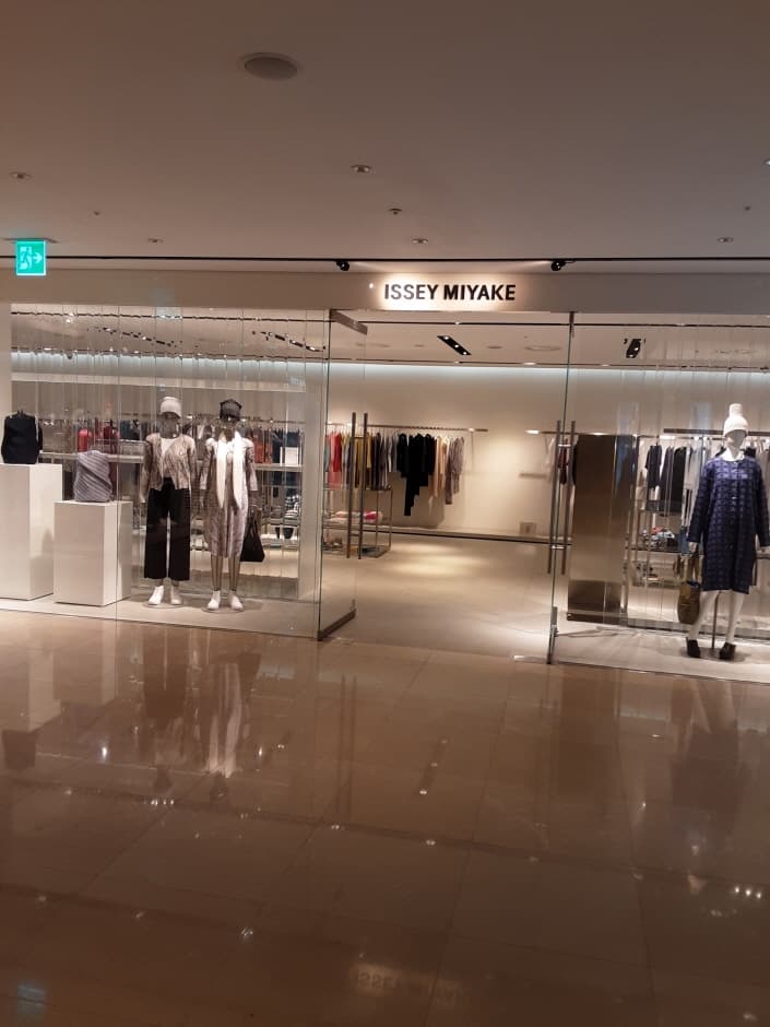 Issey Miyake - The Shilla Hotel Branch [Tax Refund Shop] (이세이미야케 신라호텔)