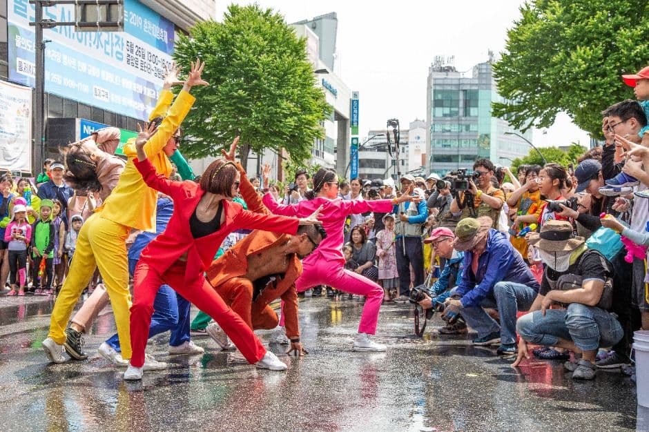 Chuncheon Mime Festival (춘천마임축제)